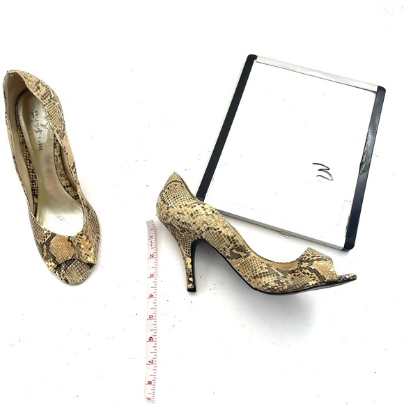 Kelly & Kate Women’s Tan Heels Animal Skin Print 9.5 - Picture 6 of 7